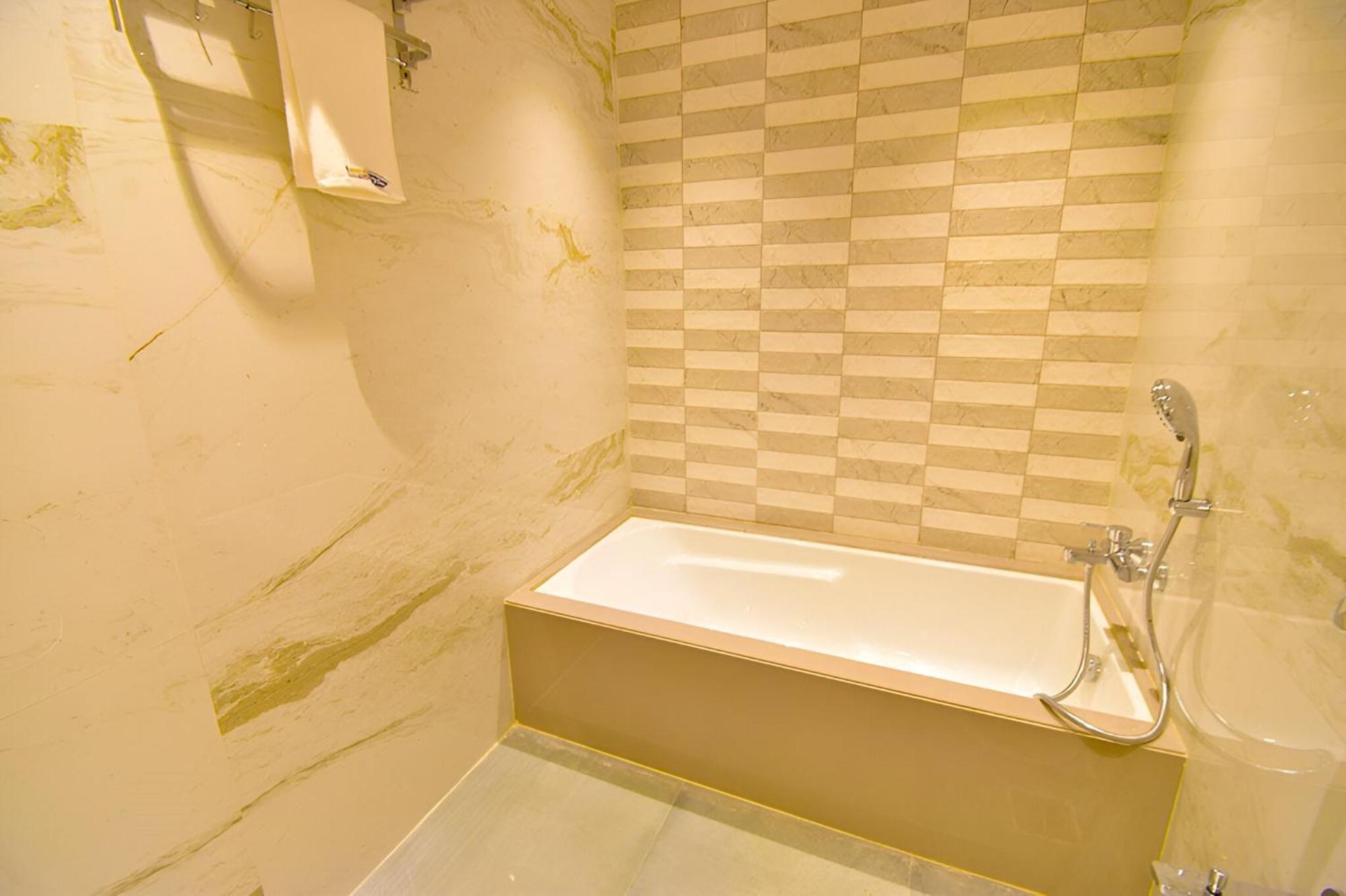 Glitz Hotels La Dahlia - Premium 塞恩 外观 照片